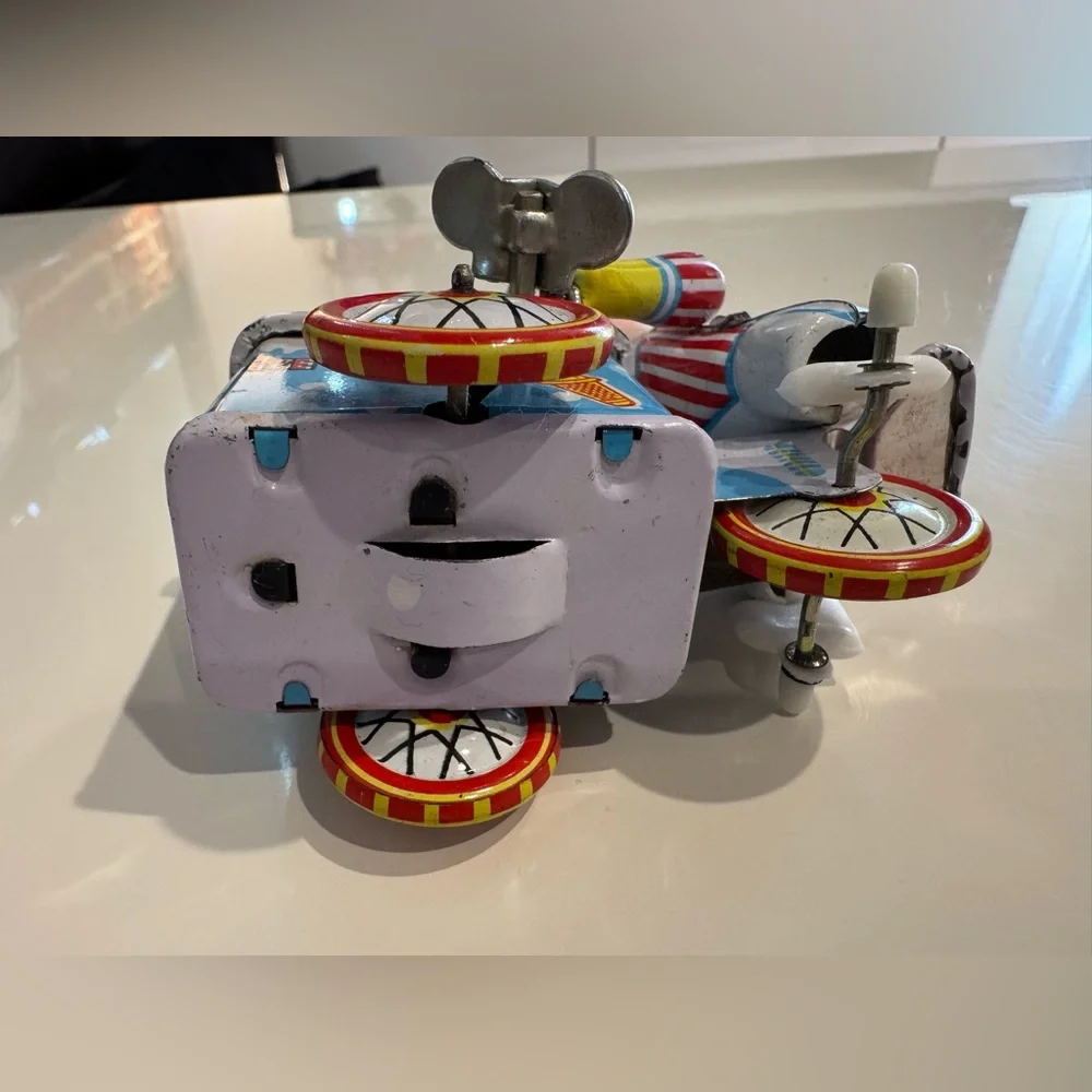 Vintage Wind Up Tin Toy Ice Cream Cart vendor - Works great! - Picture 8 of 8